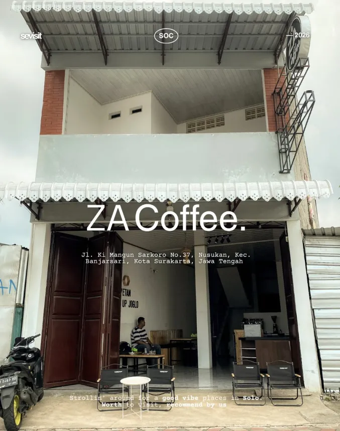 Tampak depan bangunan dua lantai ZA Coffee di siang hari